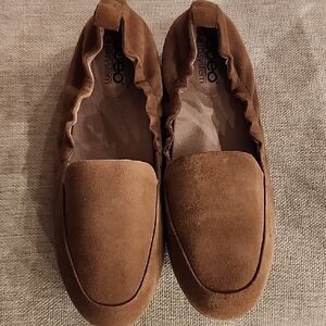 Abeo Bio System by The Walking Company "Jean"Tan Soft Suede Flats Loafers